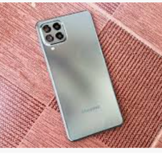 Multi-Camera Smartphone with Matte Finish – Green