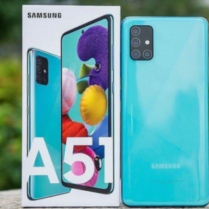 Samsung Design Smartphone with Multi-Camera Setup – Blue